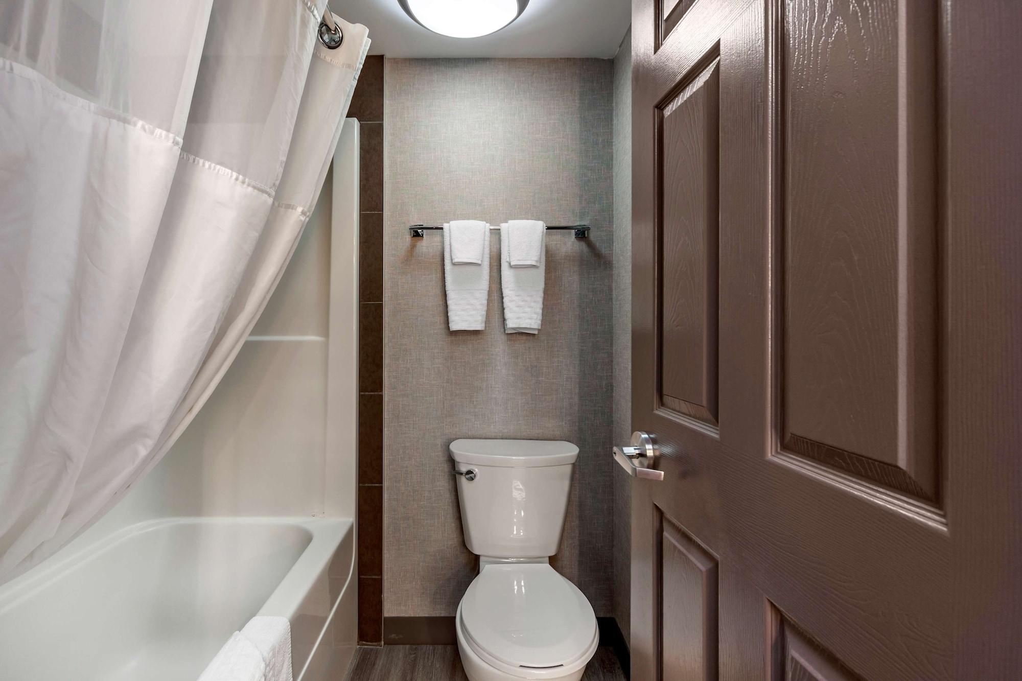 Best Western Plus West Edmonton Exterior photo